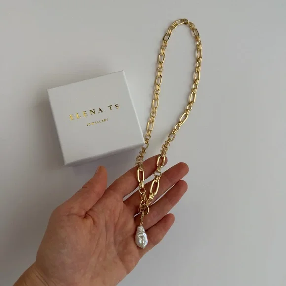 533 Gold Chain Necklace with Pearl Pendant - Picture 6 of 7